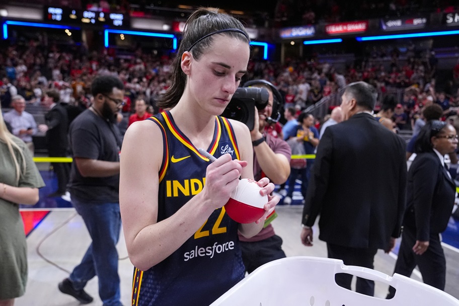 Caitlin Clark Rookie Card Sets Record for Women’s Basketball, Sells for $84,000