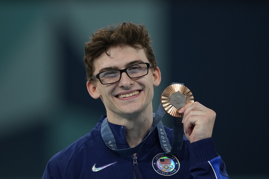 Stephen Nedoroscik poses with his bronze medal.