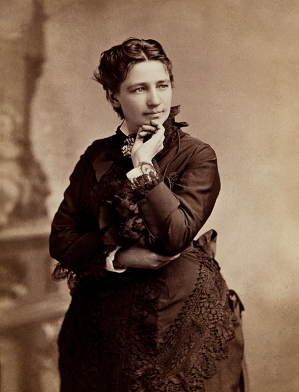 Photo portrait of Victoria Woodhull taken in 1874.